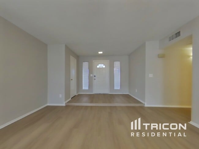 Photo - 955 W Santa Cruz Dr