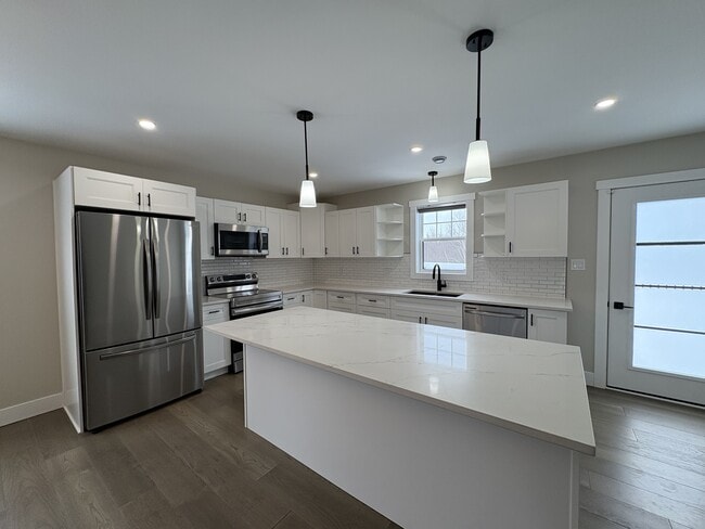 Building Photo - 8 Hobble Ln