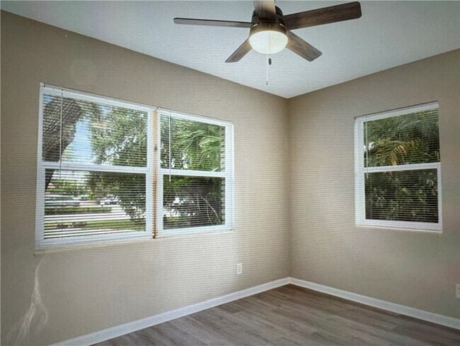 Photo - 2157 10th Ave