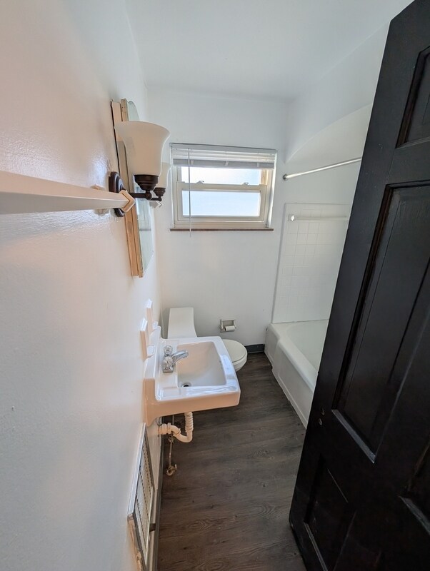 Photo - 722 Kenwick Rd