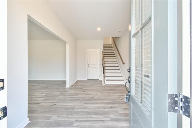 Photo - 2350 Whistler Wy NE