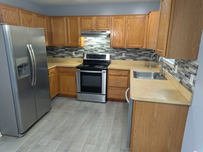 Building Photo - 20736 Williamson St Rental