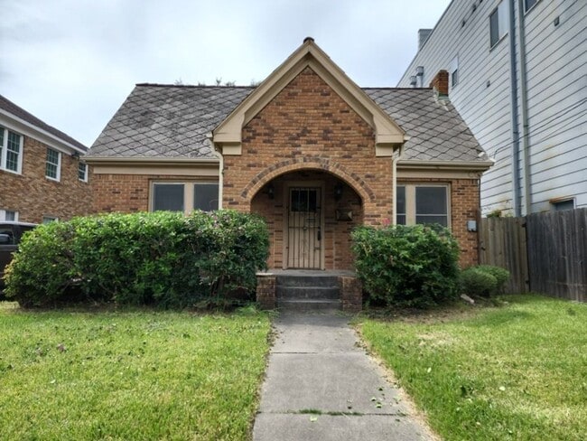 Building Photo - 4716 Crawford St Rental