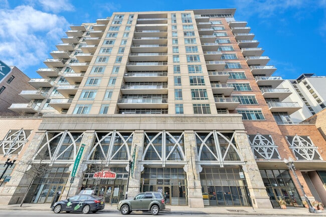 Building Photo - 230 W Division St Unit 605 Rental