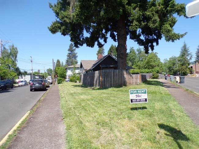 Building Photo - 2305 NW Fillmore Ave