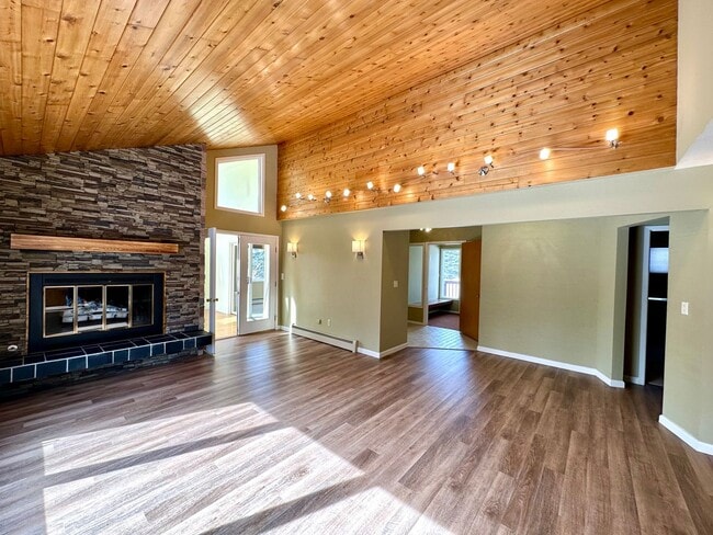 Photo - LIKE NEW REMODEL!