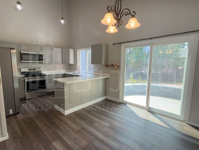 Photo - 963 Bayfield Way
