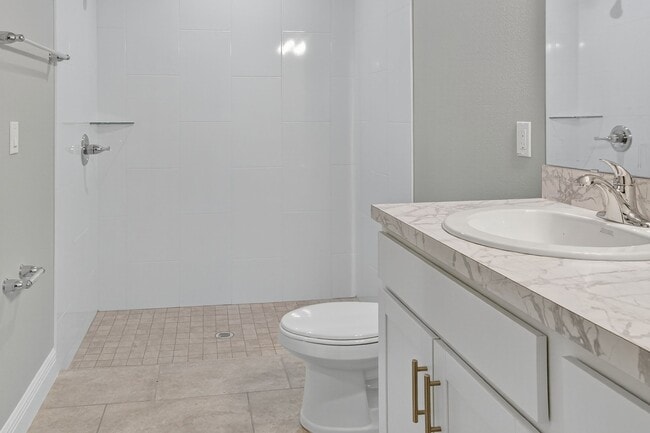 Photo - 214 Center St