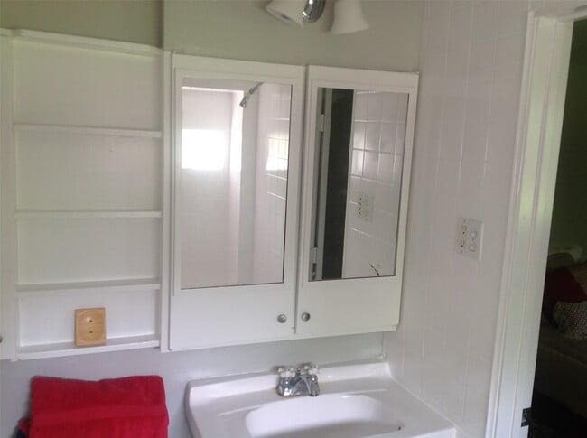 Building Photo - 7427 Tanager St