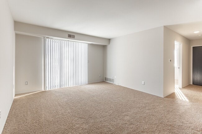 Photo - Farmington View Apartments - Farmington Hills, MI
