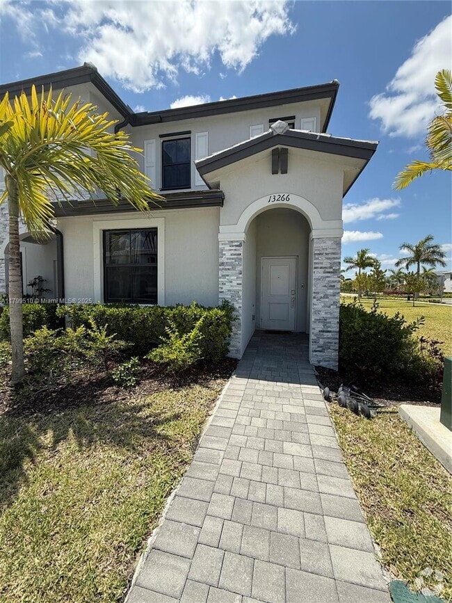 Building Photo - 13266 SW 285th St Rental