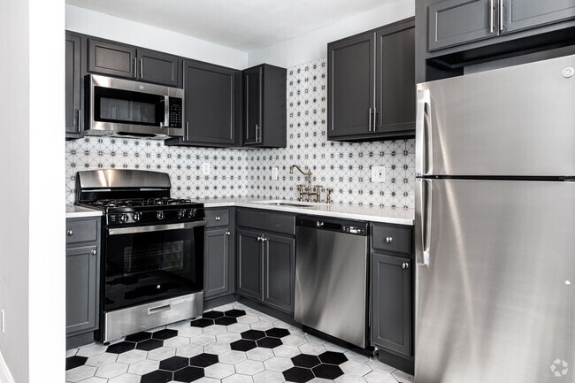 1BR, 1BA - 605SF - The Holmes