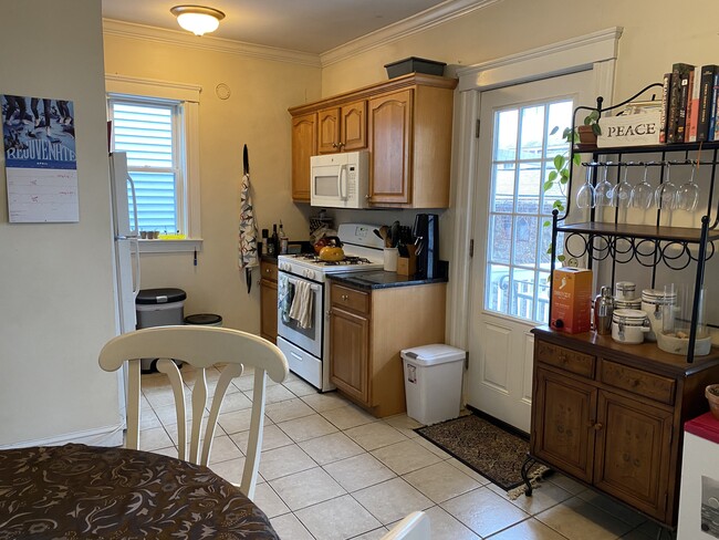 Building Photo - 54 Tremont St Unit 3 Rental