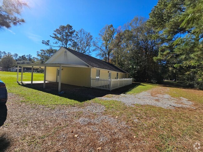 Building Photo - Country Living Close to the City Rental