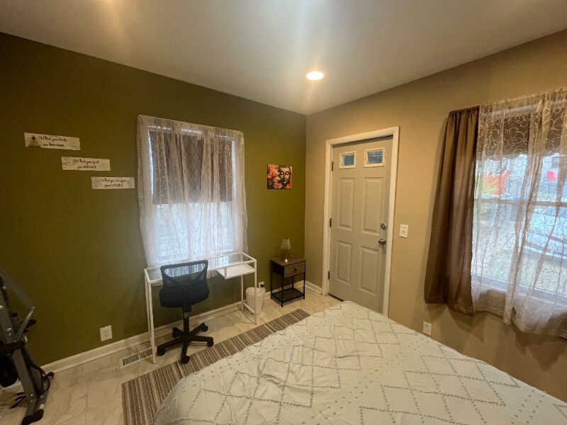 Photo - 342 Nicholson St NE