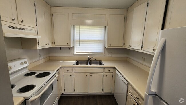 Building Photo - 4424 Bonnell Dr NW Unit C Rental