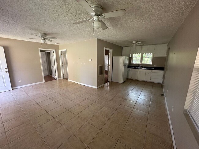 Building Photo - COMING SOON! 3 Bedroom House and 1 bath