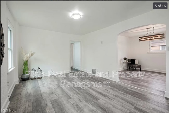 Photo - 1033 Chandler Ave