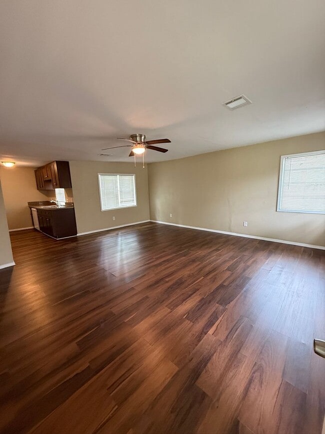 Building Photo - Spacious 3BED, 1BATH in Vidor Rental