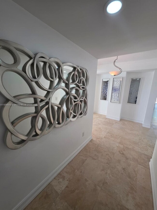 Building Photo - 9 NE 20th Ave Unit 302