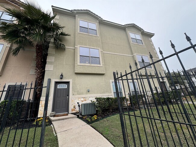 Building Photo - 2540 Prospect St Unit G Rental