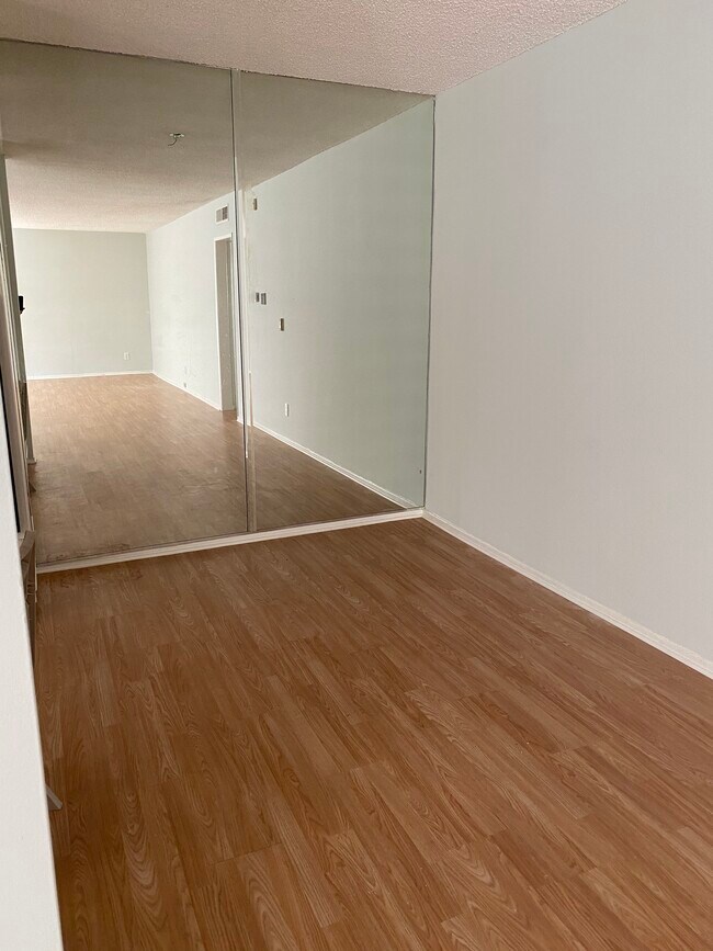 Photo - 5354 Lindley Ave Unit 305