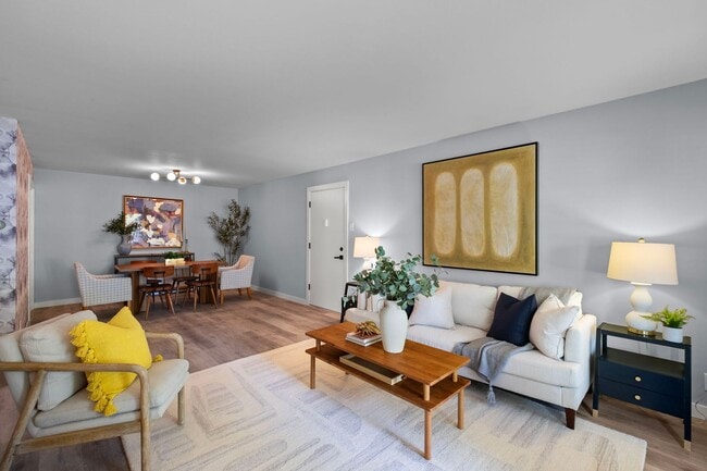 Building Photo - 621 Broadmoor Dr