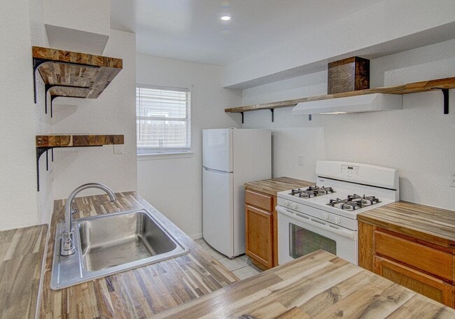 Photo - 805 Sirocco Dr