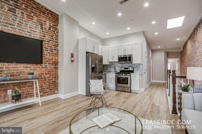 Photo - 1626 Monroe St NW Unit #2
