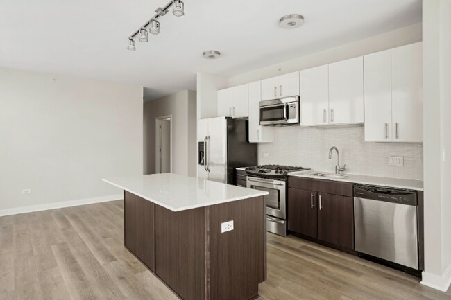 Photo - 210 S Halsted St