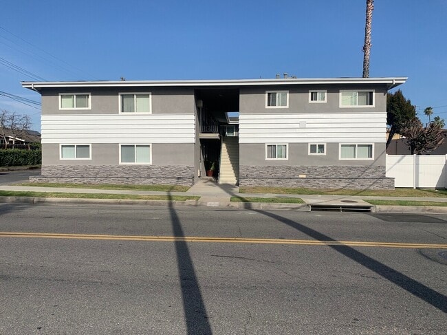 Fachada de la propiedad - 130 Valley Home Ave