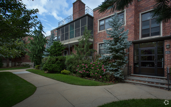 Building Photo - Fairfield Cedarhurst Court Rental