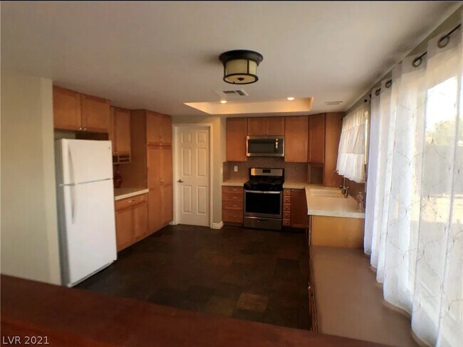 Photo - 4751 Illustrious St