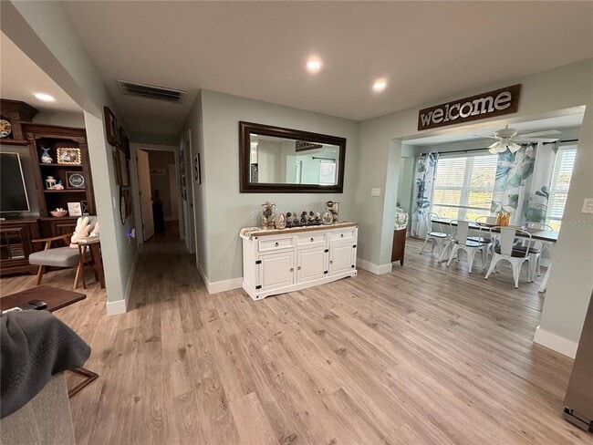 Photo - 360 Palm Cir