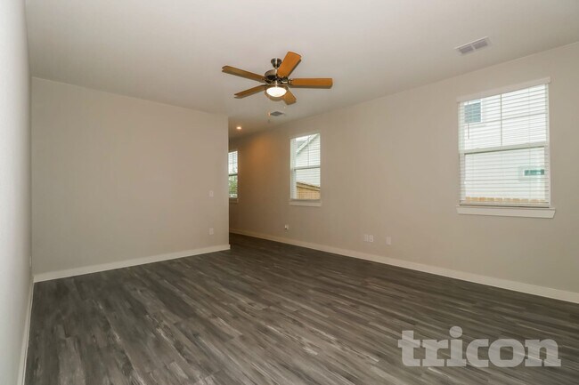 Photo - 1832 Fleabane Bnd