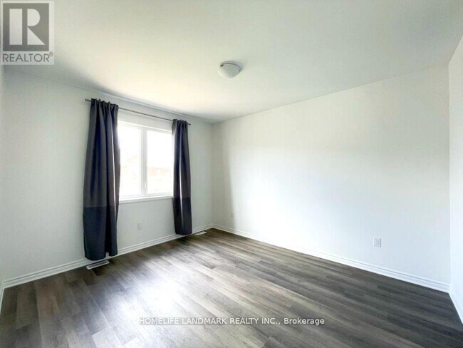 Photo - 1896 Thames Circle