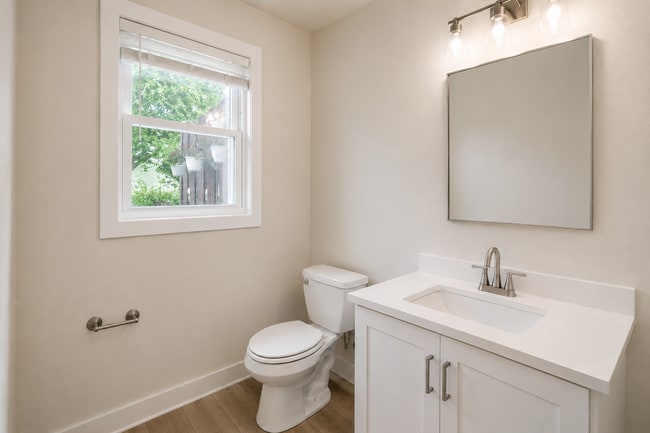 Photo - 543-545 N Crosby Ave Unit 543