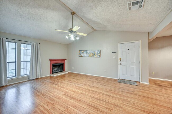 Photo - 1202 Thorpe Ln Unit 616