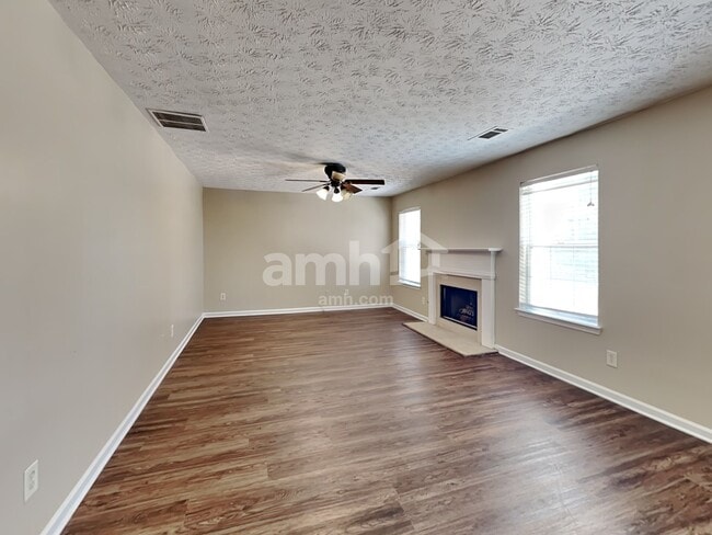 Photo - 1905 Barnett W Ct NE