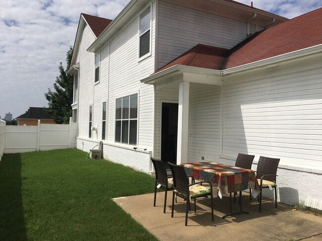 Building Photo - RARE HUGE fenced yard. Pets are allowed.
