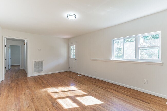 Beautiful 3 bedroom 2-bathroom home for re... - Beautiful 3 bedroom 2-bathroom home for re...