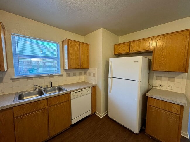 Photo - 404 Brittney Way Unidad #D