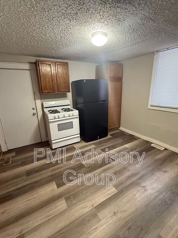 Photo - 2027 SW Van Buren St