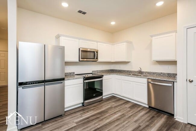 Photo - 3094 Calcutta St