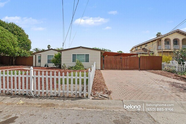 1456 Darlene Dr