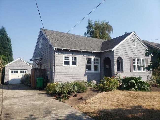 Building Photo - Charming Irvington Home with 3 Levels of L...