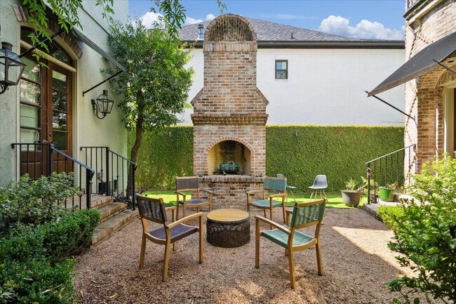 Photo - 4800 Palm St