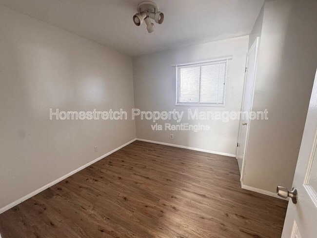Photo - 538 Banavie Dr