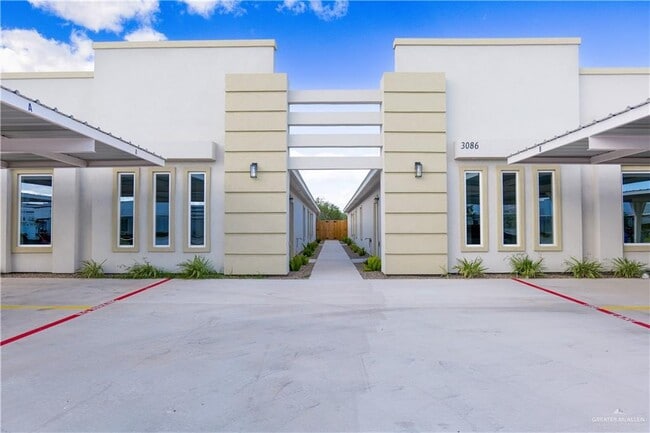 Building Photo - 10 Briggs Rd Unit D