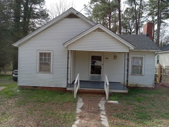 Building Photo - Affordable cozy 2 bedroom, 1-bathroom hous... Rental